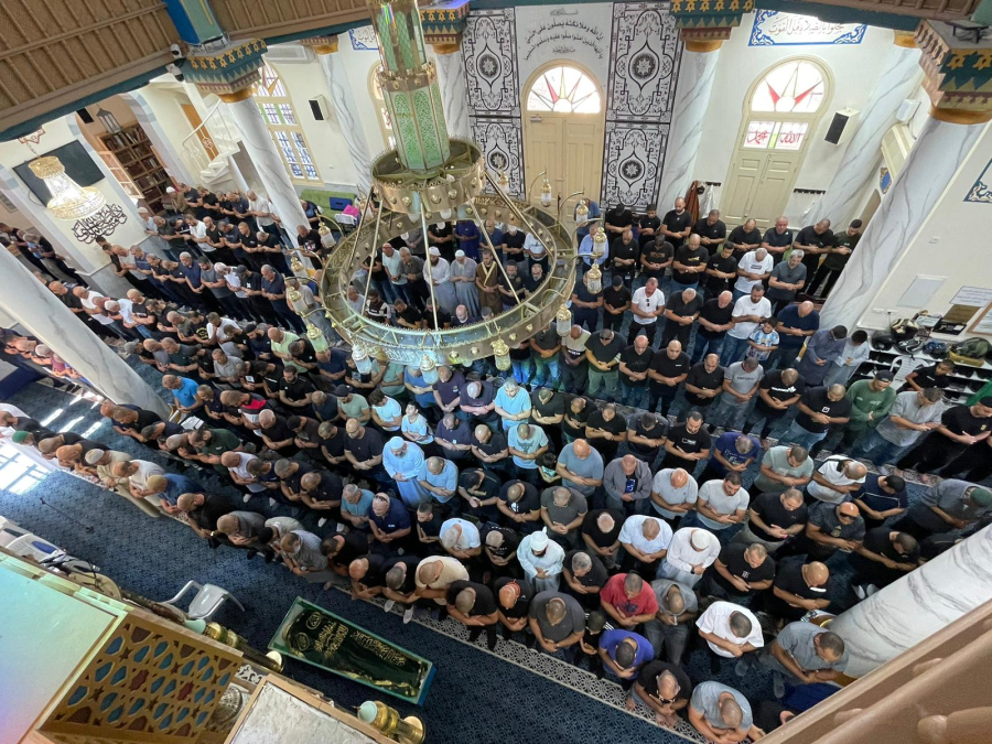 فيديو: جموع غفيرة تُشارك في تشييع جثمان الشيخ سامي سرور 